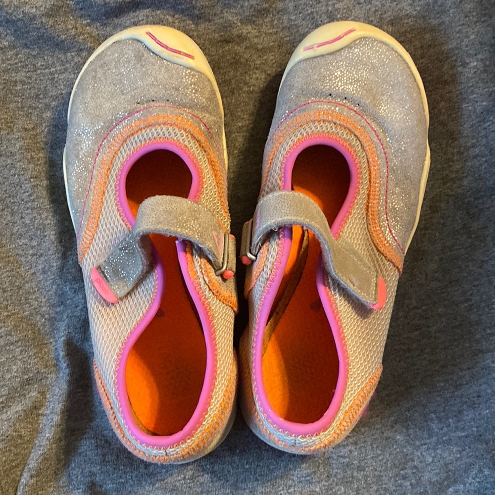 Plae shoes